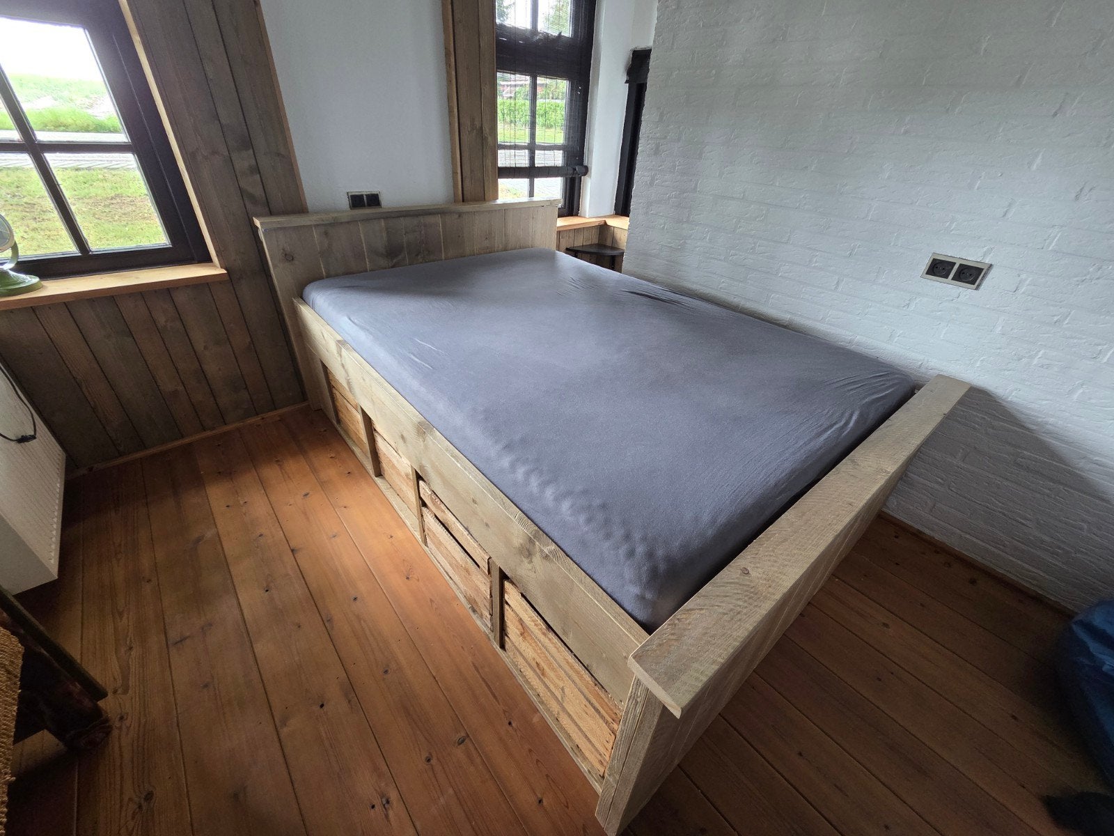 Steigerhouten bed 140cm breed, Huis en Inrichting, Ophalen, 140 cm, Zo goed als nieuw, Twijfelaar
