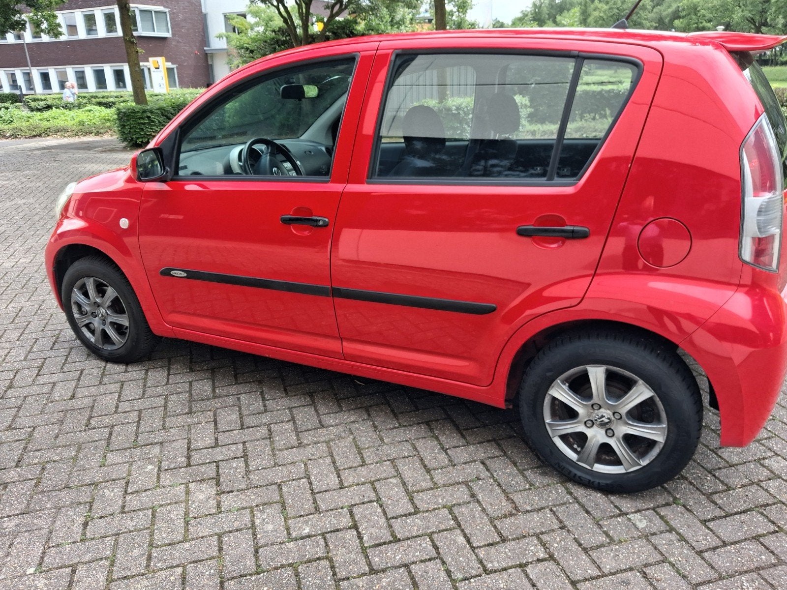 Daihatsu Sirion 1.3 2005 Rood, Auto's, Voorwielaandrijving, 31 €/maand, 4 cilinders, Handgeschakeld