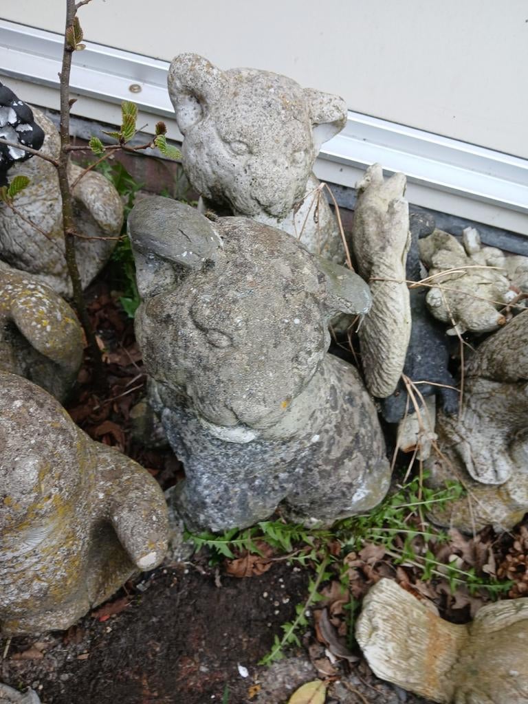 Twee betonnen leeuwen beelden, Tuin en Terras, Tuinbeelden, Ophalen of Verzenden, Zo goed als nieuw, Beton, Dierenbeeld