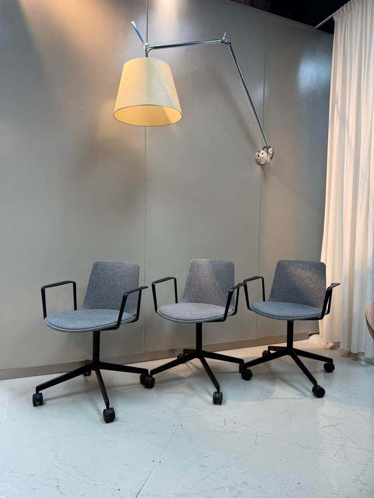 Set van 7 Ennea bureaustoelen - Grijs Spaans Design by, Huis en Inrichting, Ophalen, Gebruikt, Grijs, Bureaustoel