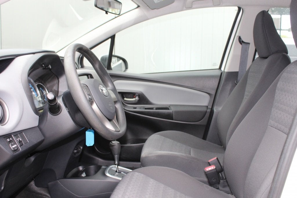 Toyota Yaris 1.5 Hybrid Bus. Plus / Dealer onderhoud / Apple, Auto's, 12 maanden, Gebruikt, Euro 6, 4 cilinders