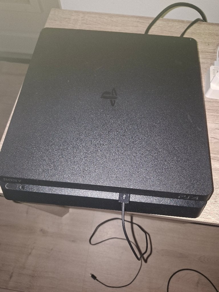 Playstation 4 500 gb met controller, Spelcomputers en Games, 500 GB, Ophalen of Verzenden, Zo goed als nieuw, Met 1 controller
