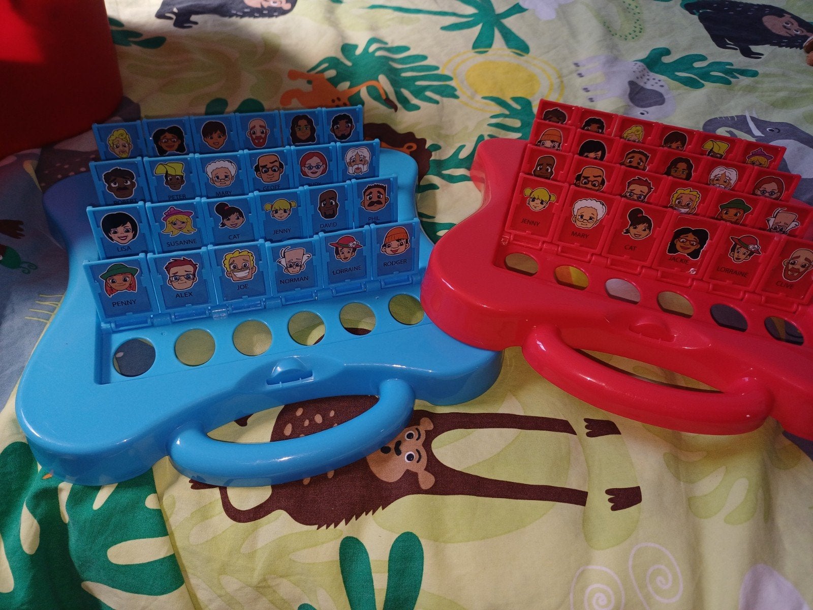 Wie ben ik? Raad het karakter spel, Hobby en Vrije tijd, Gezelschapsspellen | Bordspellen, Een of twee spelers, Ophalen, Gebruikt