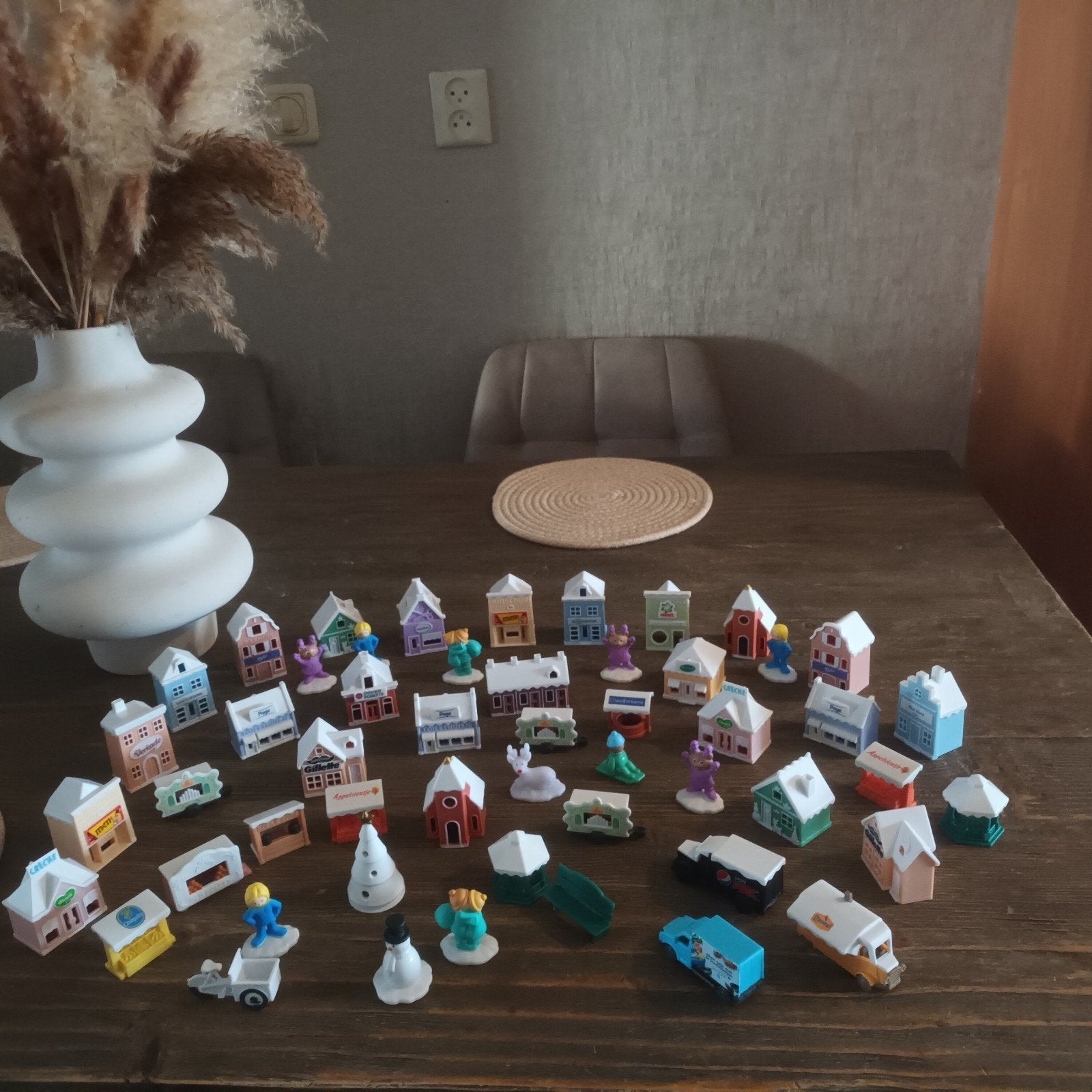 NieuwVerzameling van diverse miniatuur huisjes en voertuigen, Ophalen, Gebruikt