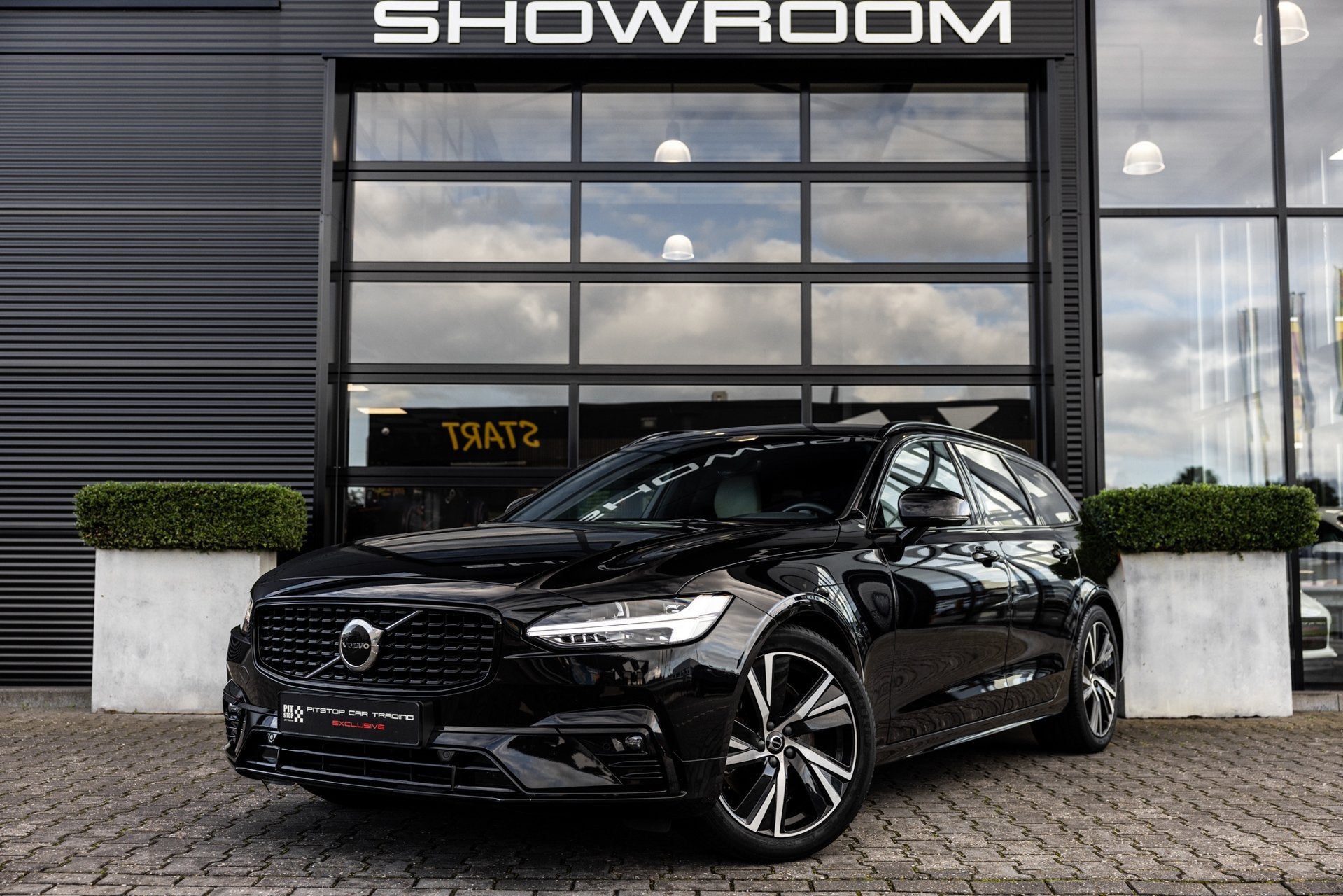 Volvo V90 B4 Ultimate Dark, ACC, Trekhaak, 1e eigenaar, Stuu, Auto's, Euro 6, 4 cilinders, Zwart, 1731 kg