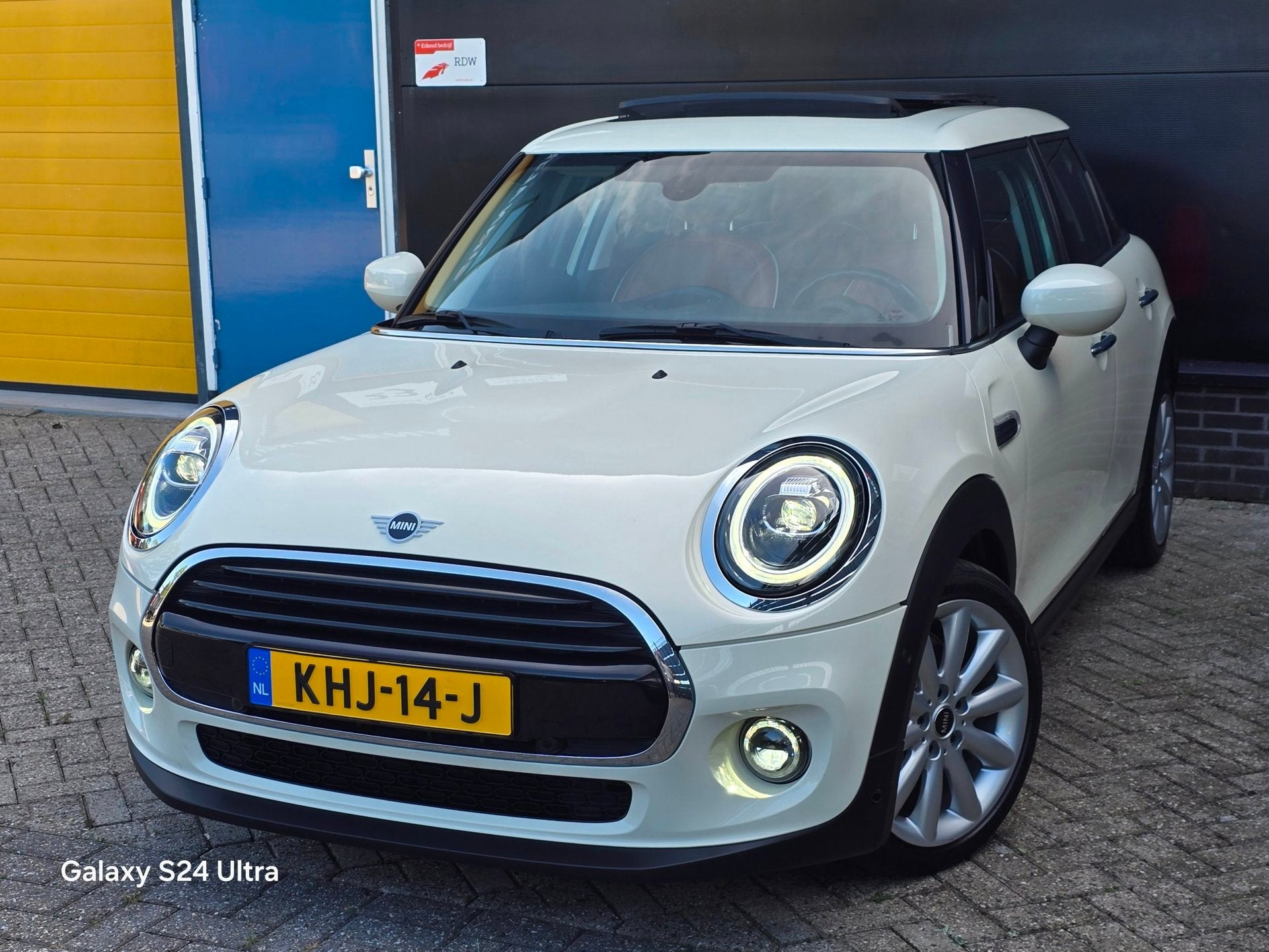Mini 5-Deurs 1.5 Cooper 60 Years Edition / Aut / 5 Deurs / O, Dealer onderhouden, 136 pk, Euro 6, Wit