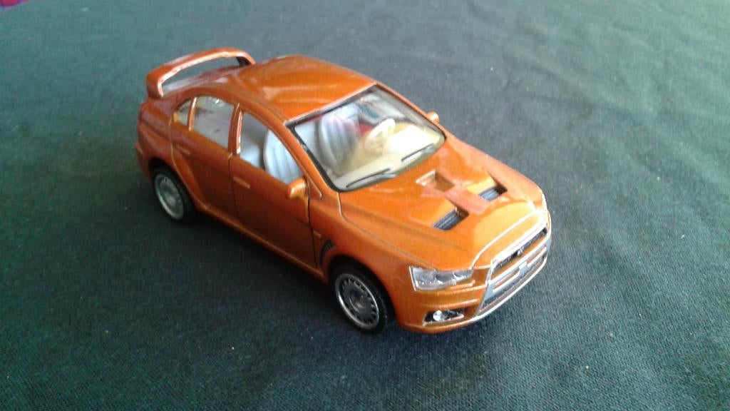 Mitsubishi Lancer Evo goudkleurig 1/36 - Pracht exemplaar !, Ophalen of Verzenden, Zo goed als nieuw, Auto