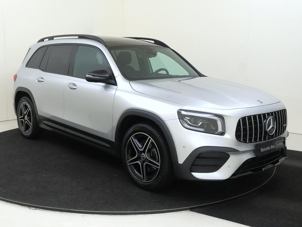 Mercedes-Benz GLB 200 Premium Plus AMG Line / Panoramadak /, Auto's, Mercedes-Benz, 4 cilinders, Leder en Stof, 163 pk, Origineel Nederlands