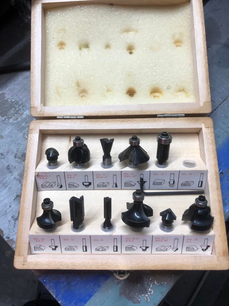 Kinzo bovenfrees set - mist 1 freesje, Doe-het-zelf en Verbouw, Gereedschap | Freesmachines, Ophalen of Verzenden, Gebruikt, Elektrisch