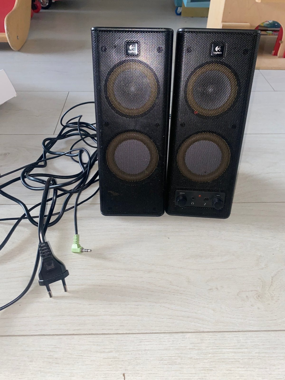 Logitech Speakers - Muziekbox, Ophalen of Verzenden, Zo goed als nieuw