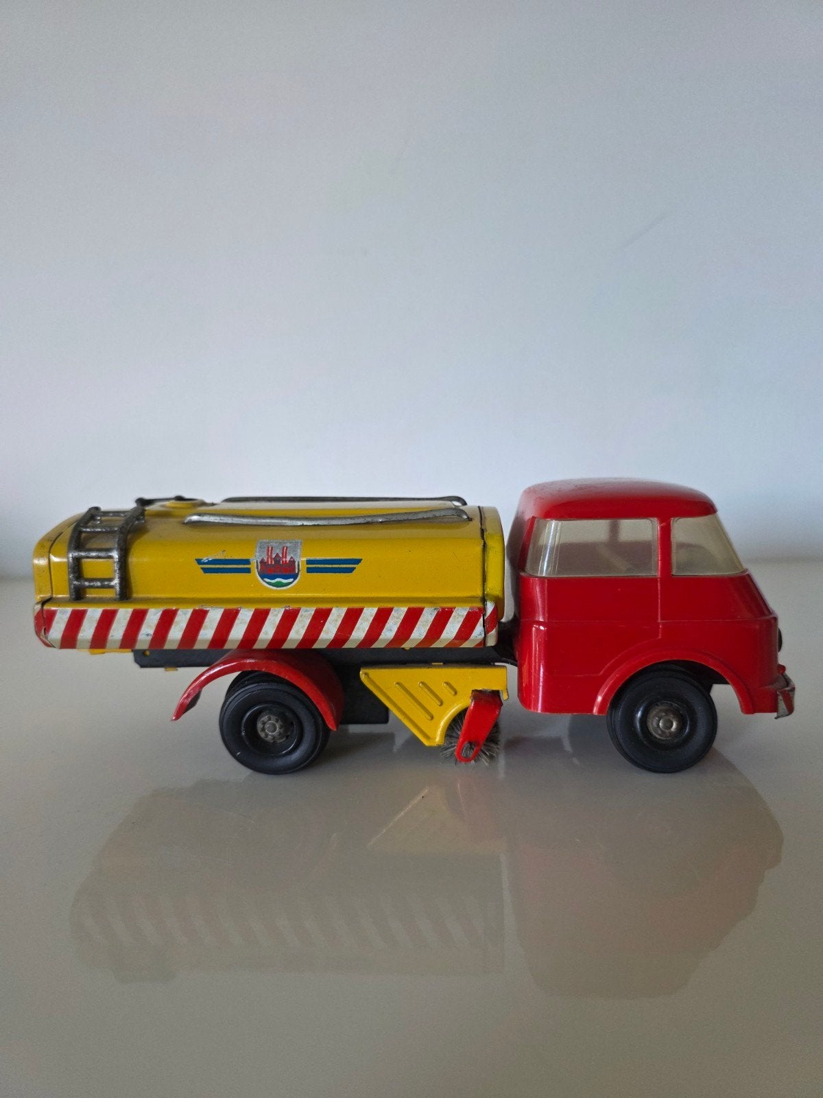 Vintage MS Brandenburg DDR speelgoedauto, reinigingsauto, Ophalen of Verzenden