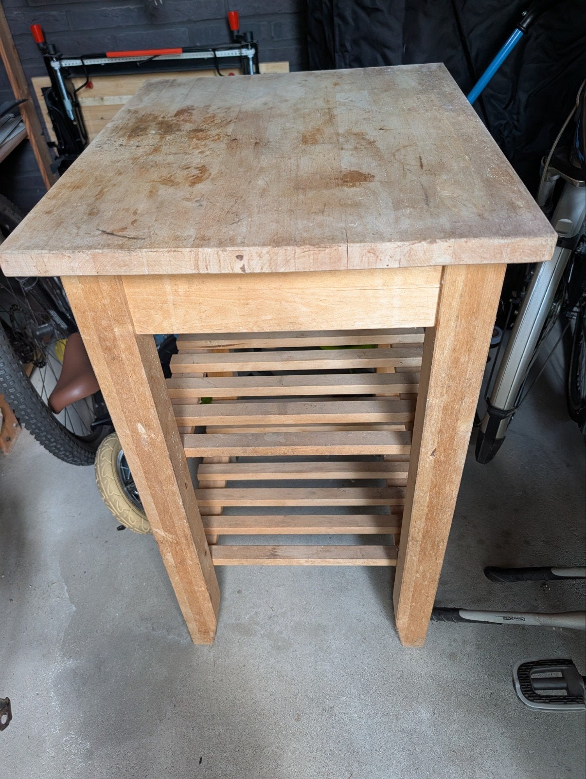 gratis houten ikea tafel, gebruikt als oppottafel in schuur, Ophalen, Gebruikt, Overige houtsoorten