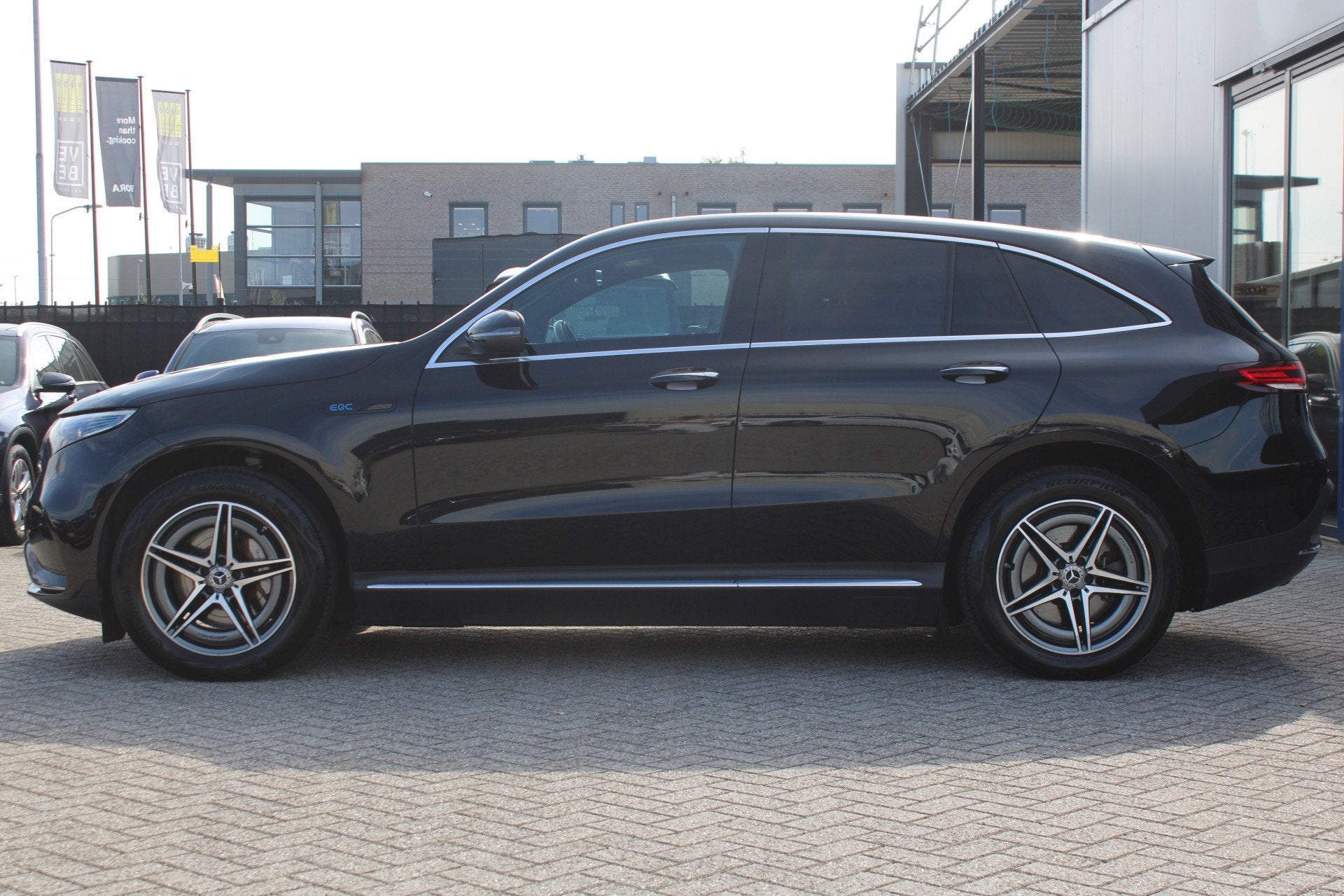 Mercedes-Benz EQC 400 4MATIC 80kWh (SOH 96,75%) AMG LINE KEY, Zwart, 2395 kg, Zwart, Vierwielaandrijving