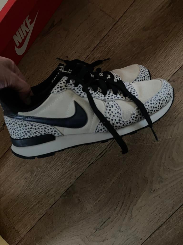 Nike internationalist safari stip panter leopard 38.5 suede, Beige, Ophalen of Verzenden, Sneakers of Gympen, Zo goed als nieuw