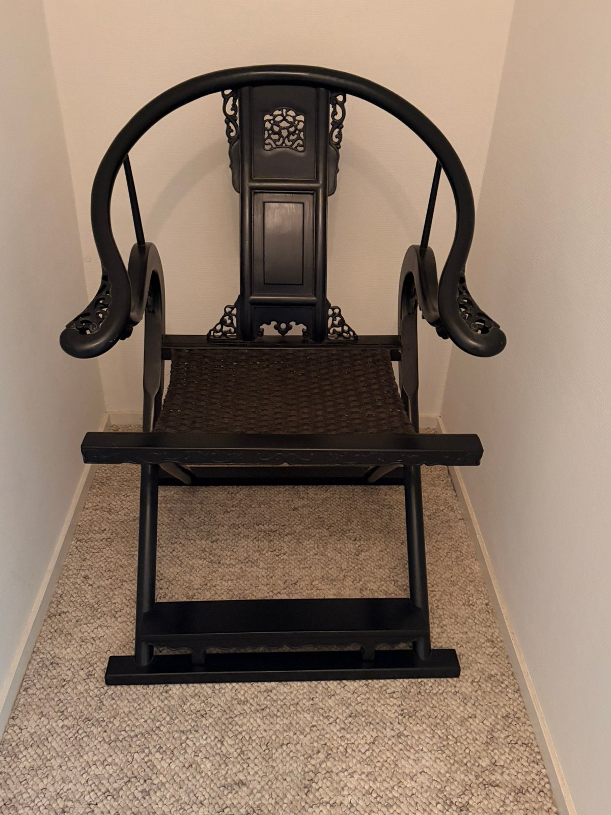 Prachtige zwarte Chinese Ming-stijl fauteuil / klapstoel, Antiek en Kunst, Antiek | Meubels | Stoelen en Banken, Ophalen