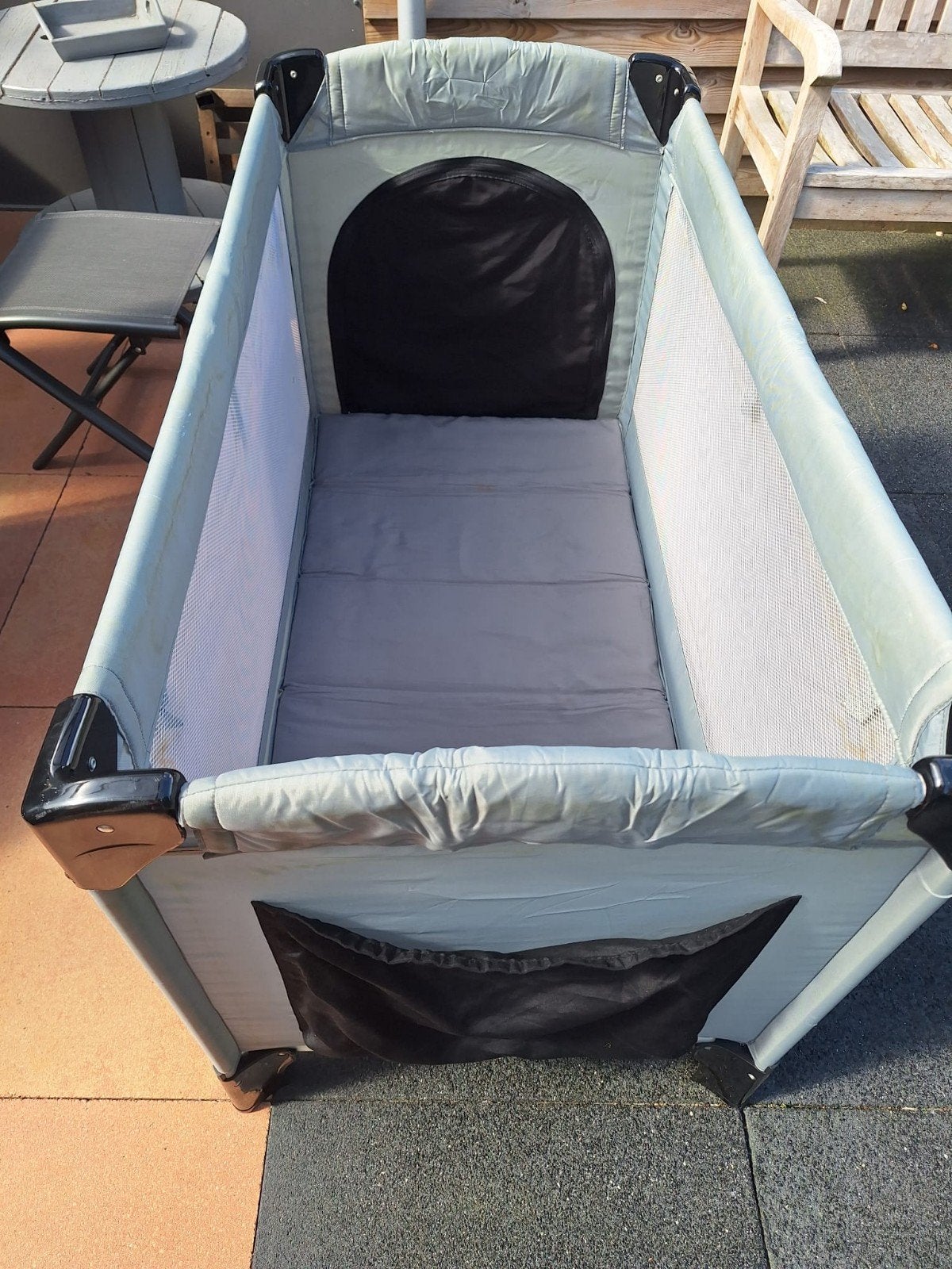 Campingbedje/ledikantje met evt matras en dekentje, Ophalen, Gebruikt, Reisbedje