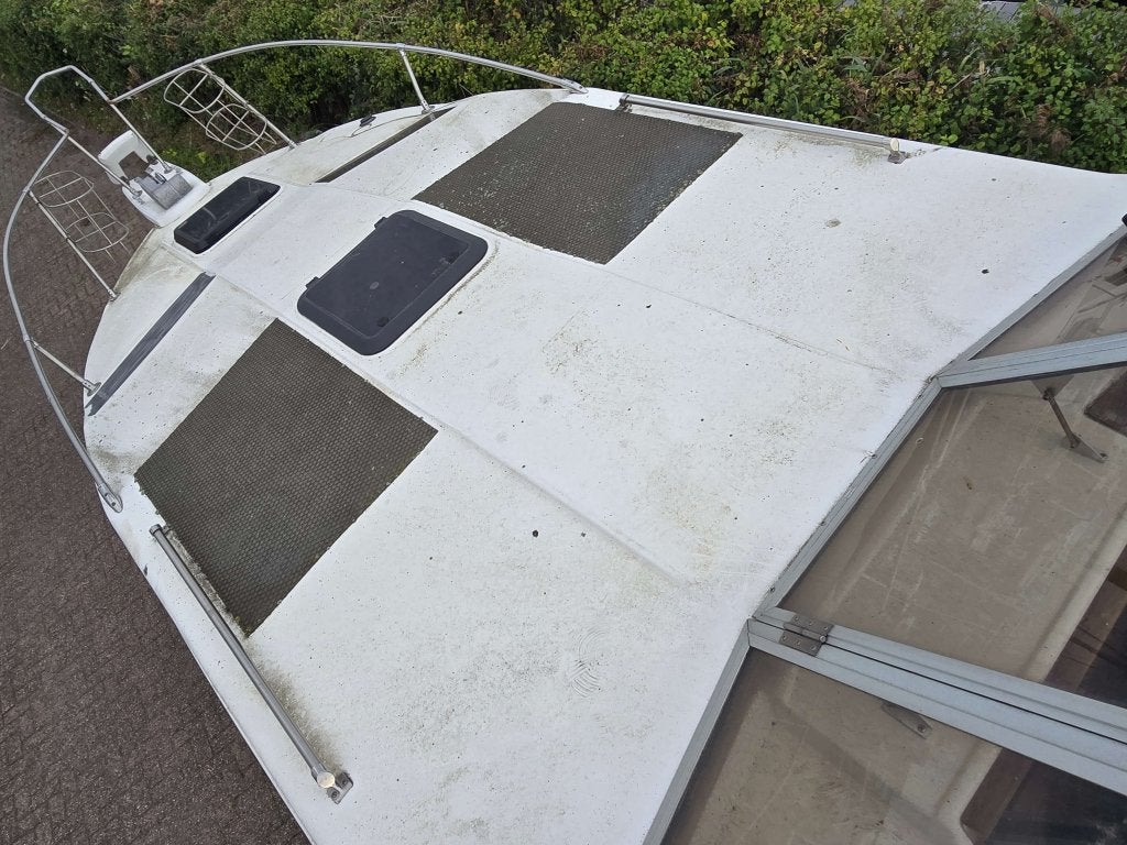 Foto 7 van Bayliner 9 meter opknapper 5.7L Bravo III duoprop €3500.-