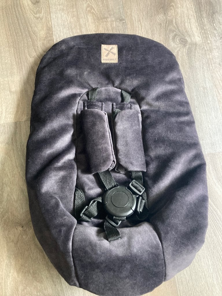 Kidsmill Up! Newborn Kussen - Velours - Graphite, Ophalen of Verzenden, Zo goed als nieuw, Overige typen