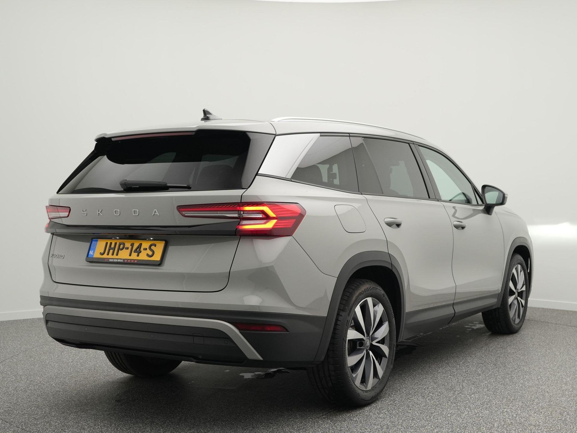 Skoda Kodiaq 1.5 TSI MHEV 150pk Business Edition 7-pers. | 7, Auto's, Skoda, Stof, 4 cilinders, 150 pk, 7 stoelen