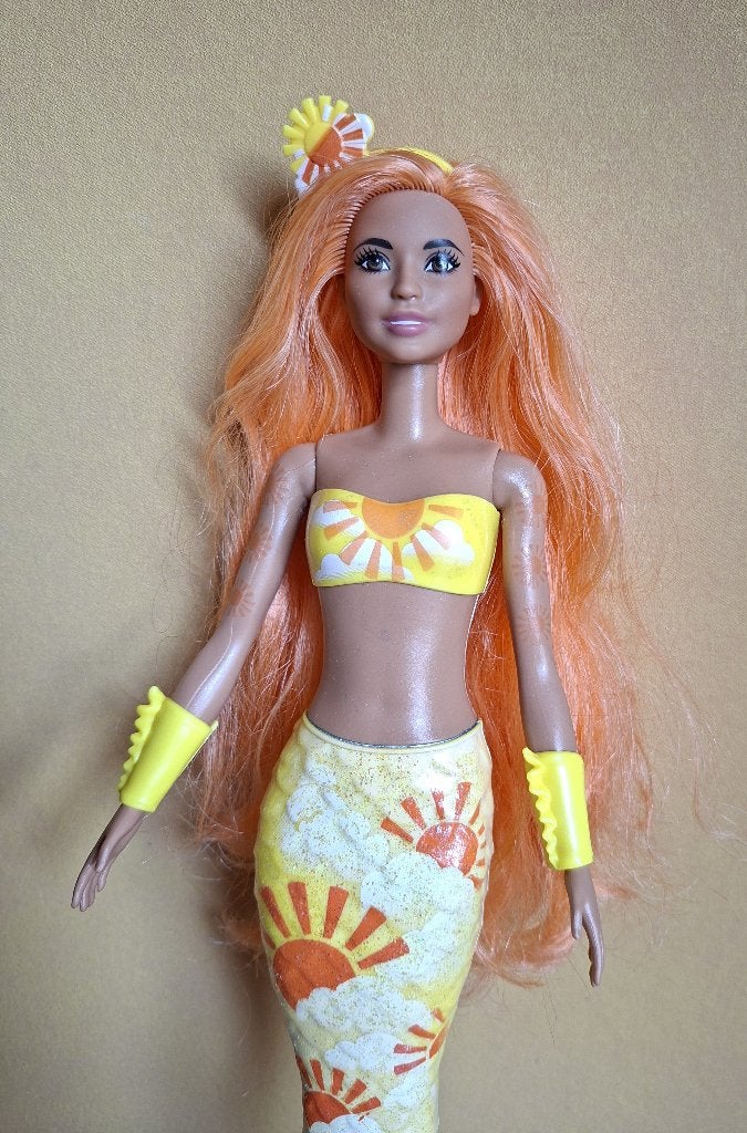 Barbie Mermaid Color Reveal gele zeemeermin, Kinderen en Baby's, Speelgoed | Poppen, Ophalen of Verzenden, Zo goed als nieuw, Barbie
