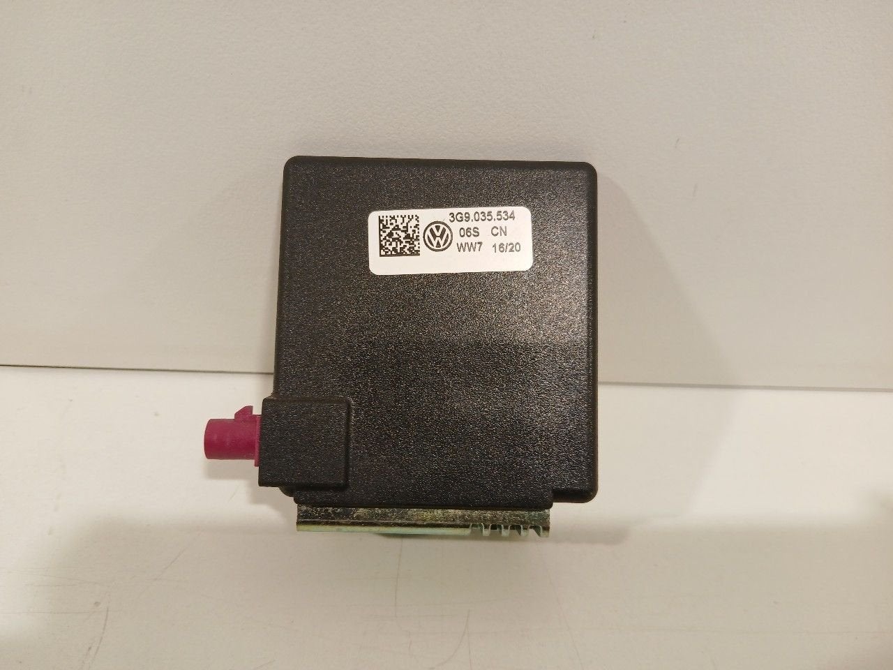 Antenne versterker Volkswagen ID.3, Ophalen of Verzenden, Van der Ven Autorecycling B.V., Onderdelen@venauto.nl, Ettenseweg 76, 4706 PB Roosendaal, The Netherlands