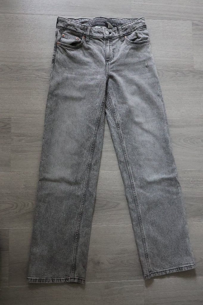 Nieuwstaat H&M spijkerbroek straight leg 152 grijs, Kinderen en Baby's, Kinderkleding | Maat 152, Meisje, H&M, Zo goed als nieuw