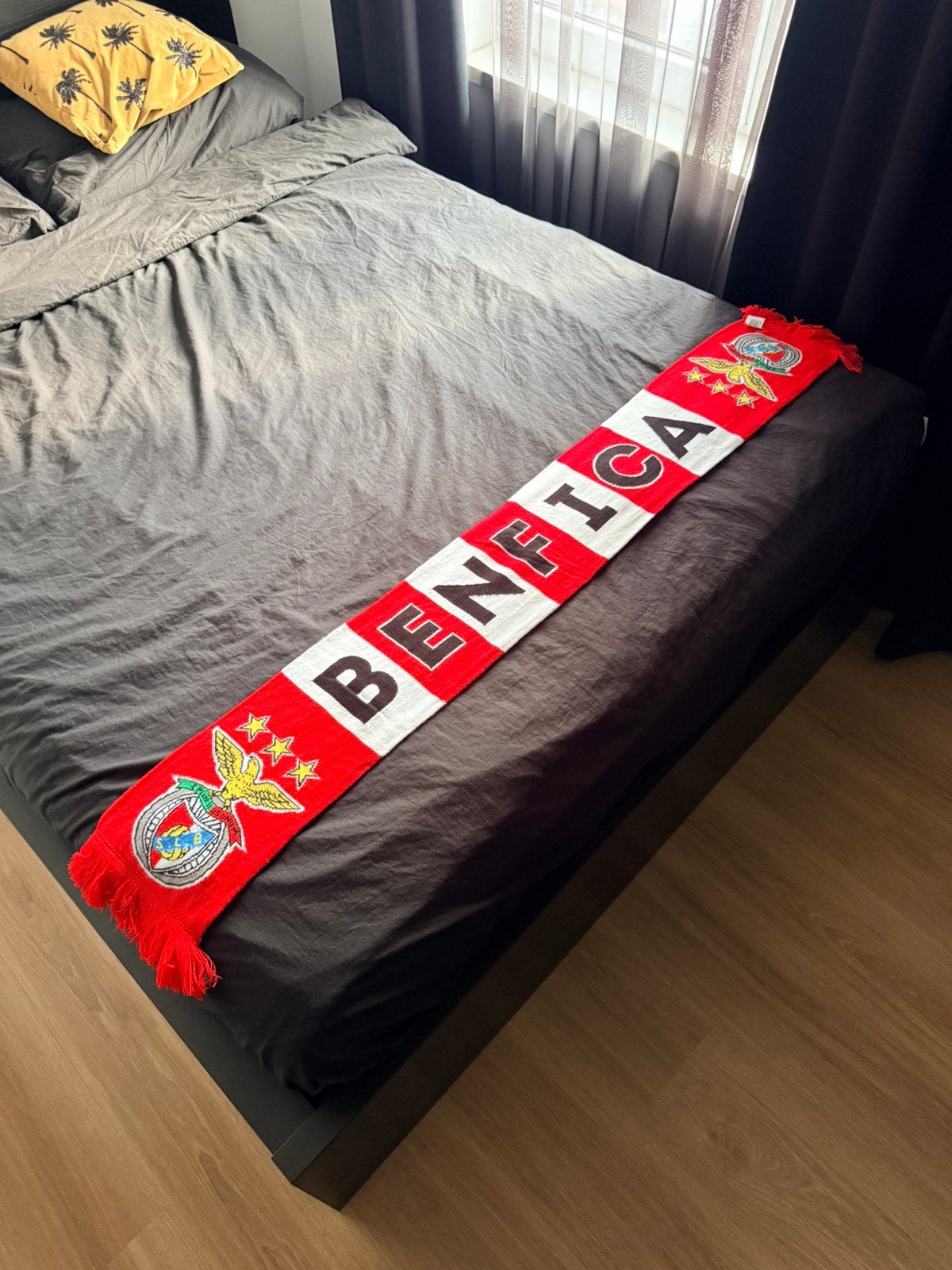 Voetbalsjaal Benfica, Ophalen, Zo goed als nieuw, Buitenlandse clubs, Vaantje of Sjaal