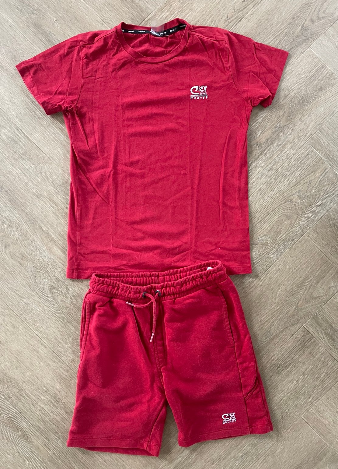Cruyff Sportset Rood - T-shirt en Korte Broek maat 164, Verzenden, Zo goed als nieuw, Jongen, Setje