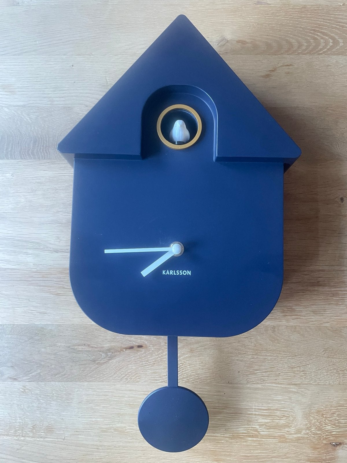 Karlsson Modern Cuckoo Wall Klok Donkerblauw, Ophalen, Met slagwerk, Koekoeksklok, Zo goed als nieuw