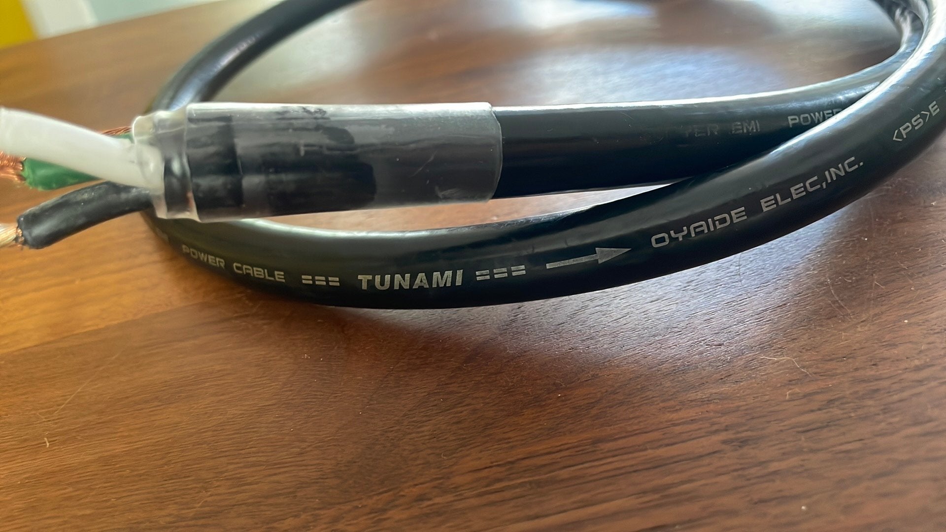 Te koop audio stroomkabel Oyaide TUNAMI 1.25m, Verzenden, Gebruikt, Minder dan 2 meter, Overige kabels
