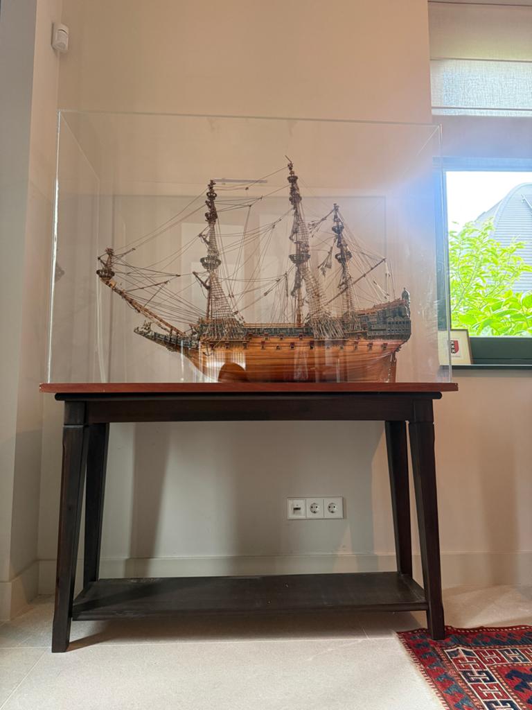 Modelschip/ scheepsmodel met vitrinekast inclusief, Hobby en Vrije tijd, Modelbouw | Boten en Schepen, Ophalen, Zo goed als nieuw