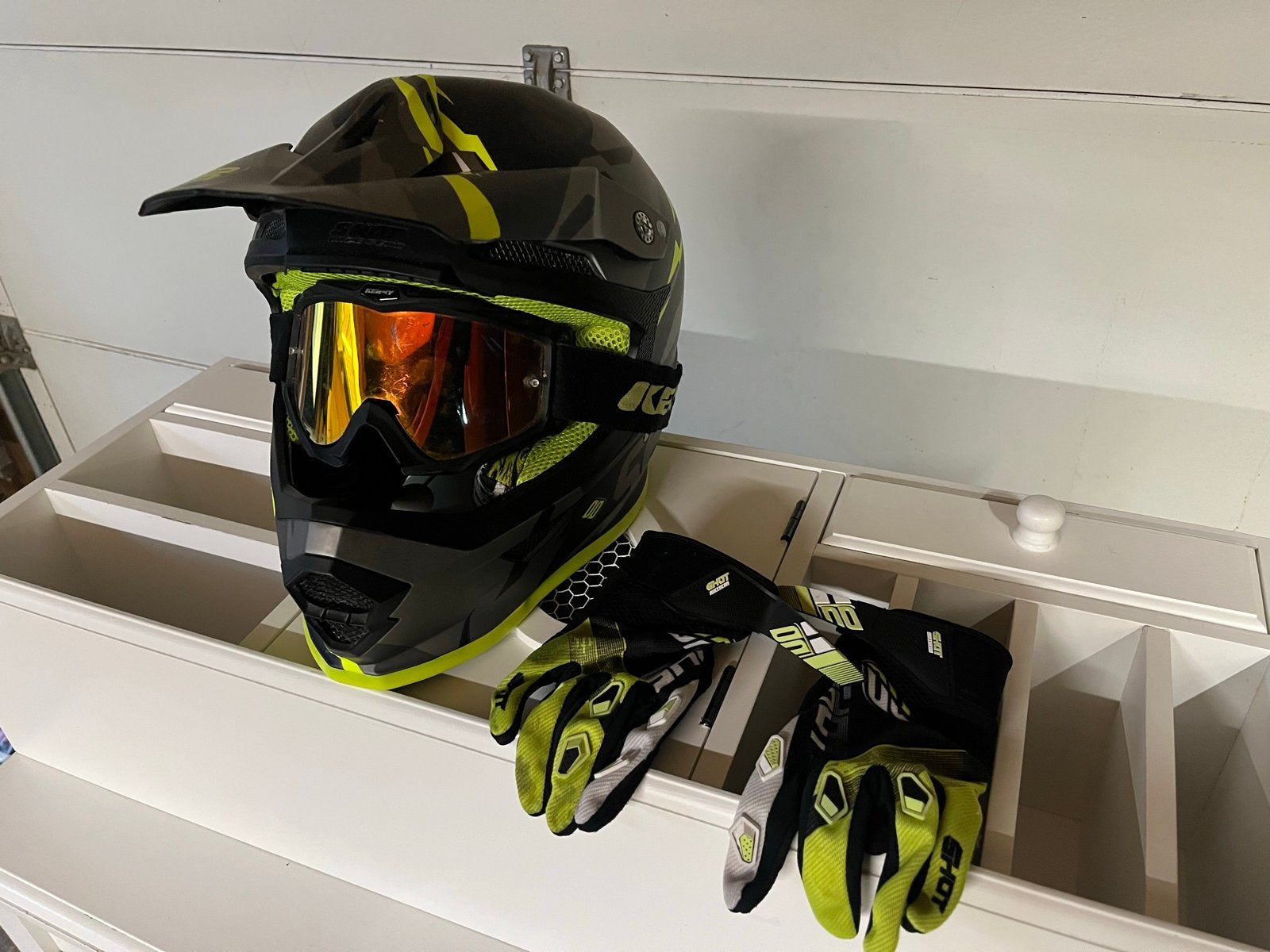 Crosshelm met handschoenen en bril, Motoren, Kleding | Motorhelmen, Overige merken, Ophalen of Verzenden, Tweedehands, Heren