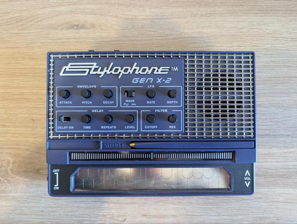 2 Stylophone Synthesizers: Beat & Gen X-2, Muziek en Instrumenten, Synthesizers, Ophalen of Verzenden, Zo goed als nieuw, Overige aantallen