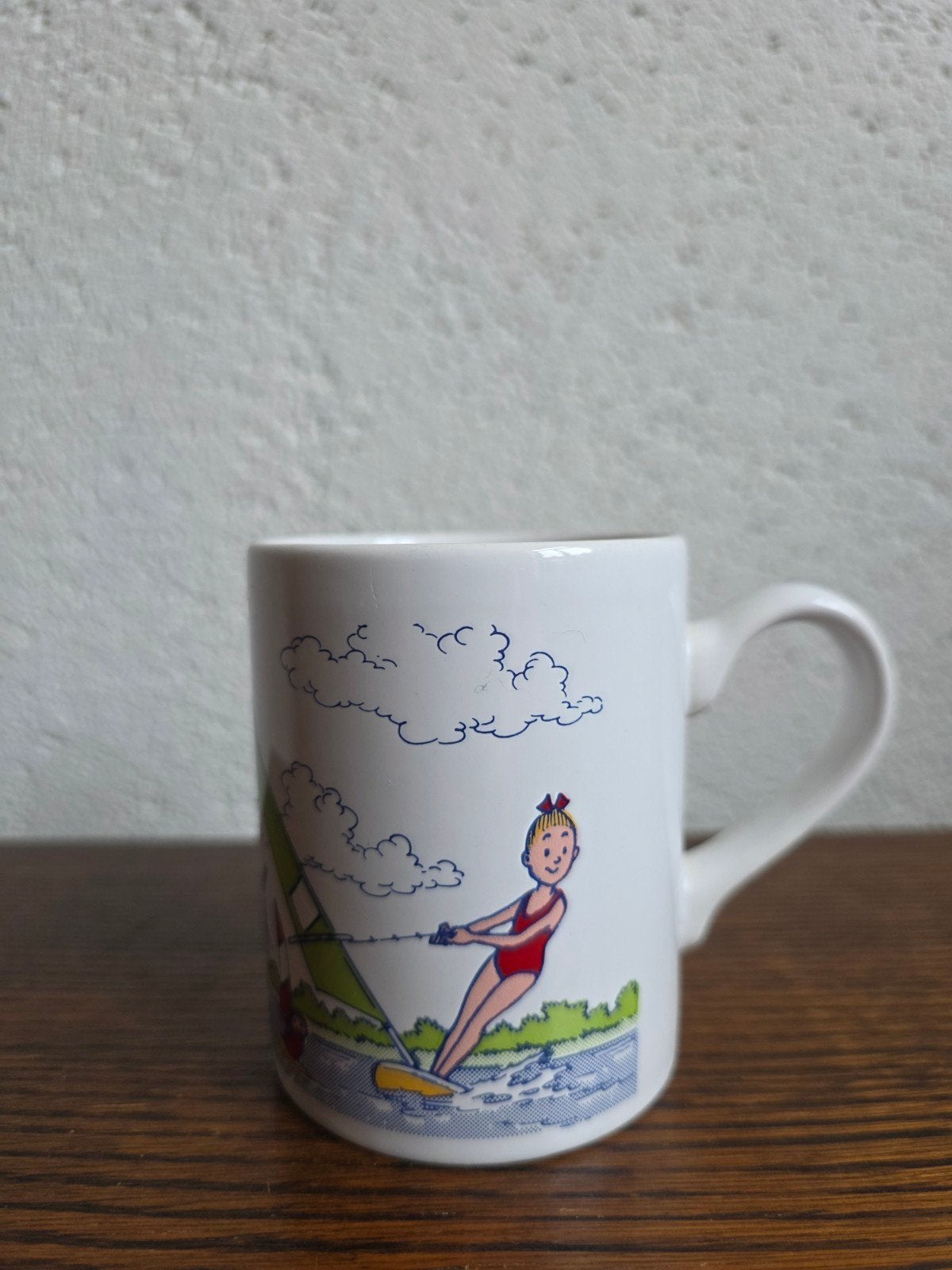 Vintage Suske en Wiske beker - Windsurfen en waterskiën, Ophalen of Verzenden, Zo goed als nieuw