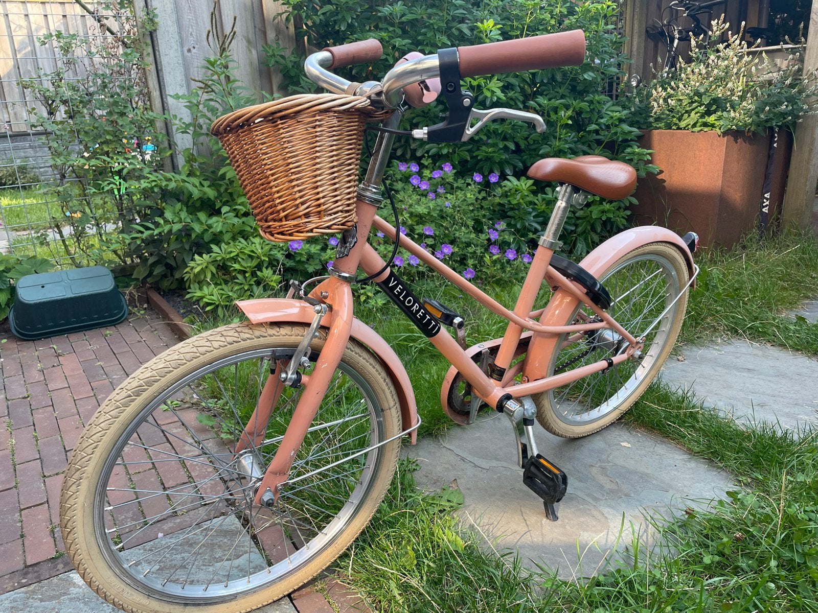 Veloretti kinderfiets met mandje 20 inch - Zo goed als nieuw, Velgrem, Zo goed als nieuw, Minder dan 47 cm, Ophalen