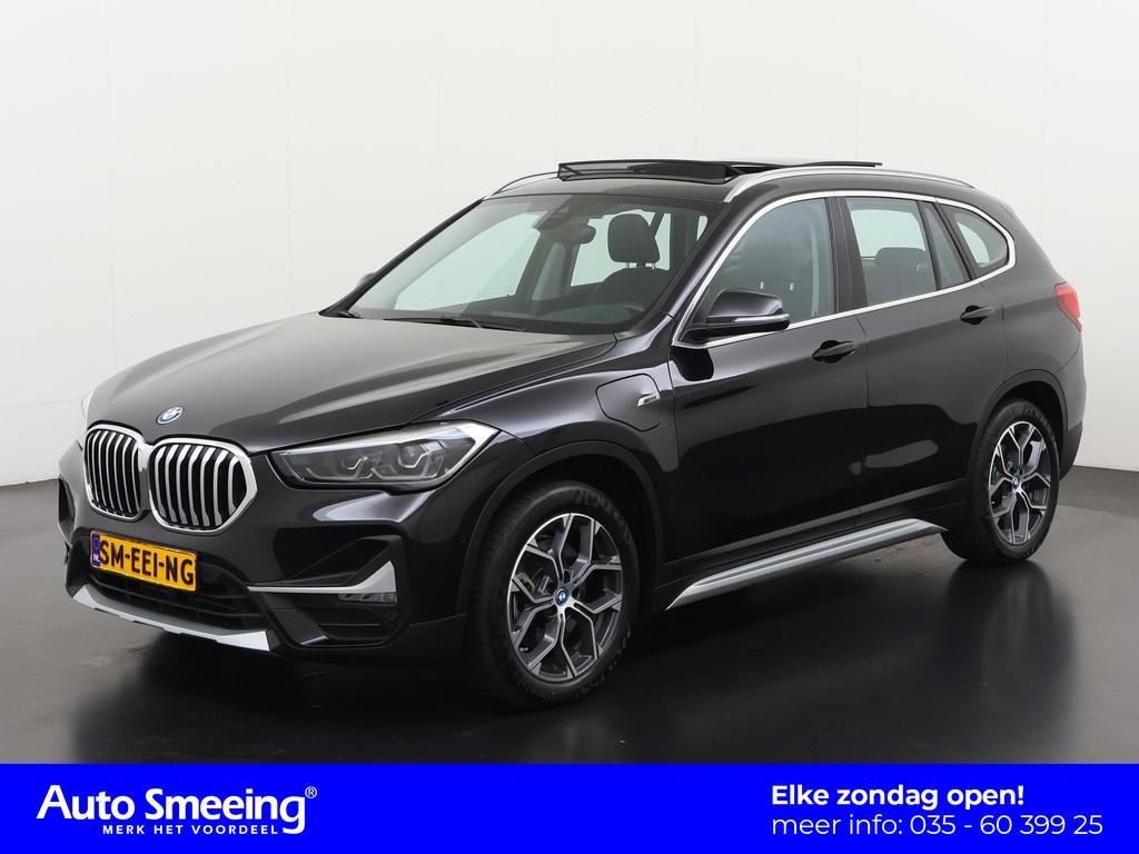 BMW X1 xDrive25e xLine | Panoramadak | Camera | Zondag Open!, Auto's, BMW, 12 maanden, Gebruikt, Leder en Stof, Zwart