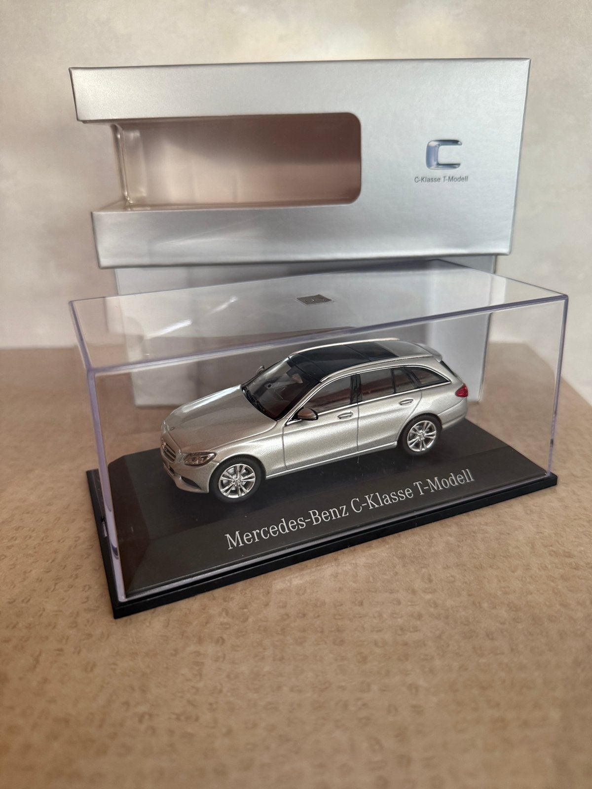 Mercedes C klasse S205 1:43 Norev Dealer nieuw in doos!, Ophalen of Verzenden, Zo goed als nieuw