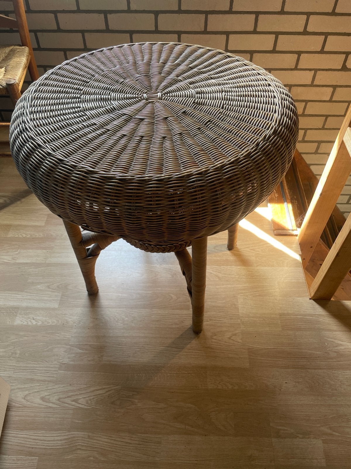 Rotan bijzettafel, Huis en Inrichting, Tafels | Bijzettafels, Overige materialen, Minder dan 55 cm, Rond, Zo goed als nieuw