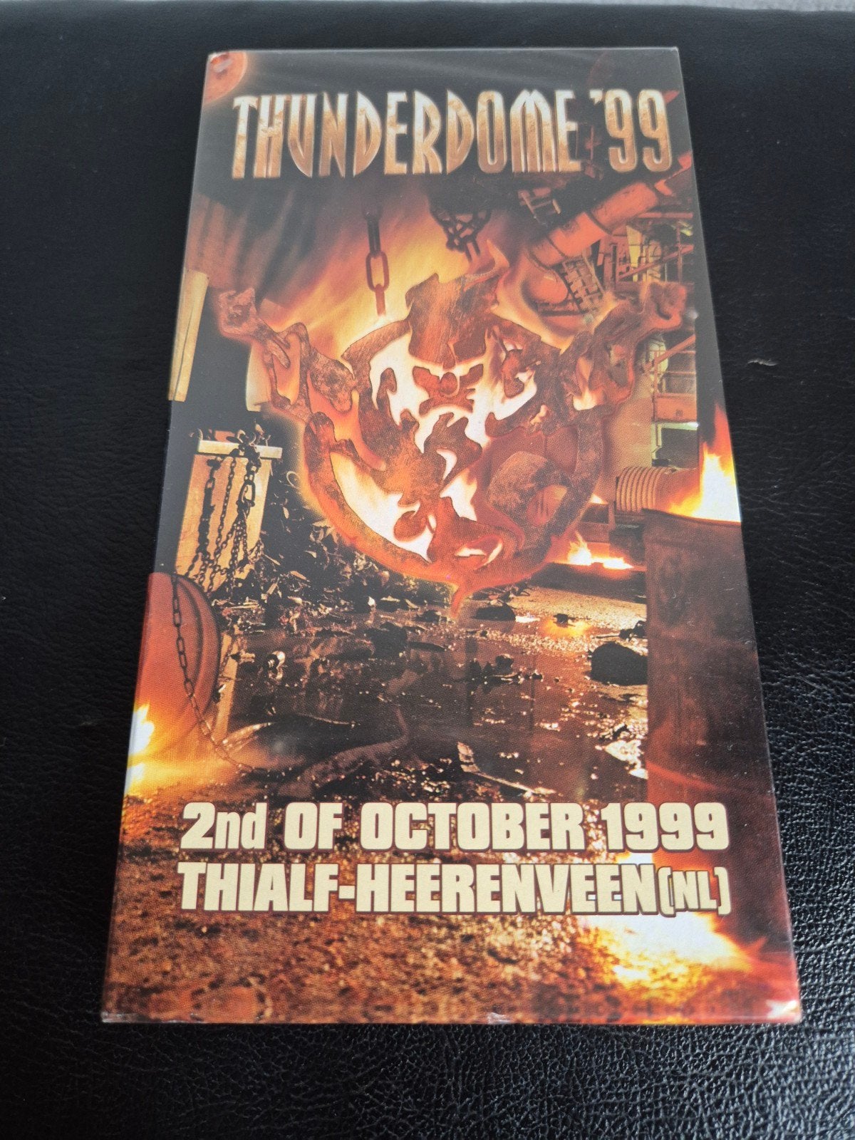 Thunderdome '99 VHS video tape - Hardcore Rave Video, Cd's en Dvd's, VHS | Film, Engels, Vanaf 16 jaar, Overige genres, Ophalen of Verzenden