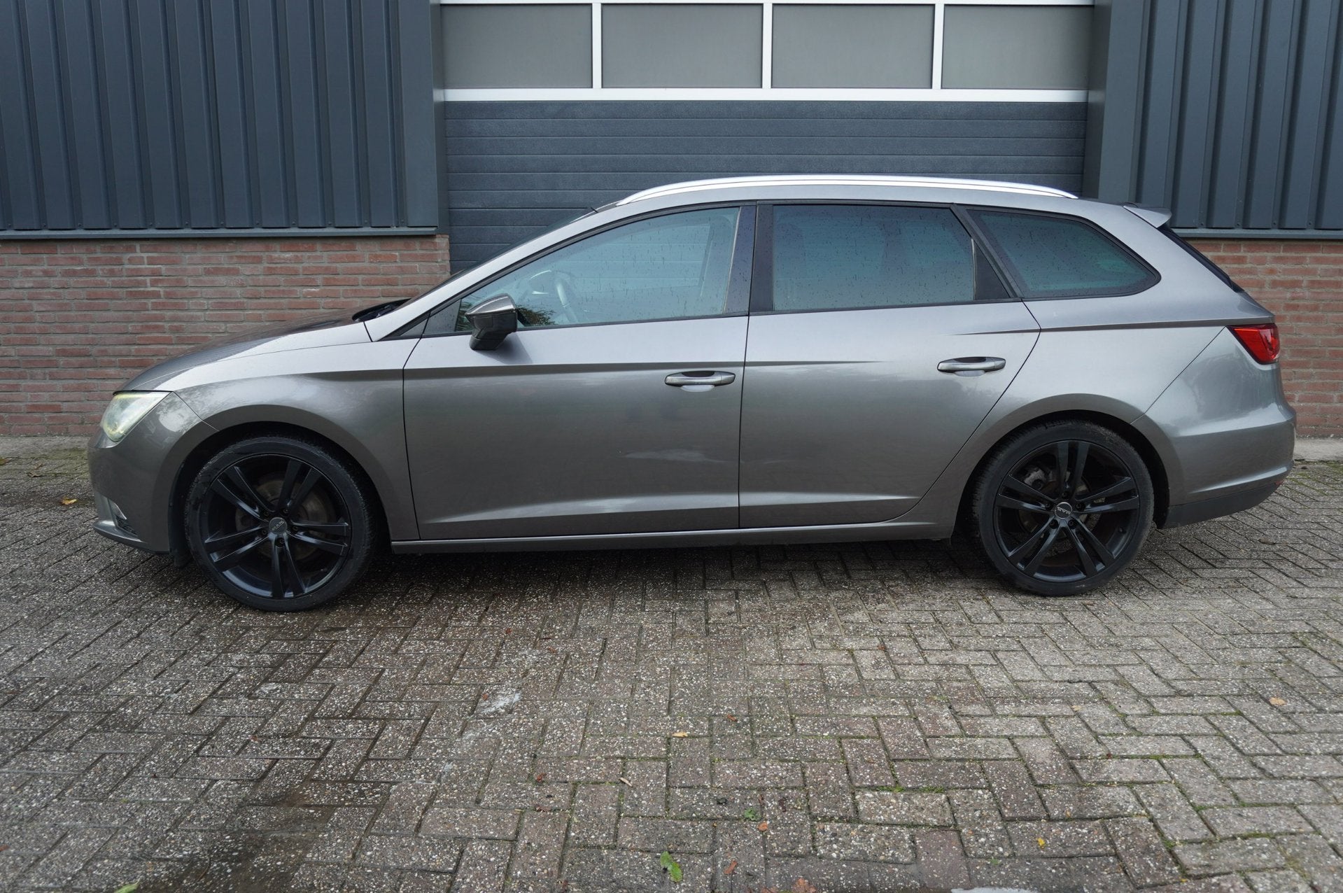 Seat Leon ST 1.6 TDI Style Business Ecomotive Navi Cruisecon, Auto's, Voorwielaandrijving, Euro 5, Gebruikt, Zwart
