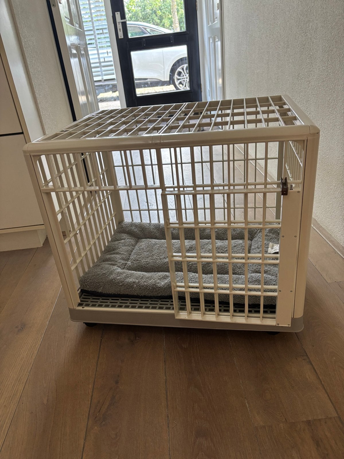 Prachtig bench voor puppy of kleine hond, Ophalen, Zo goed als nieuw