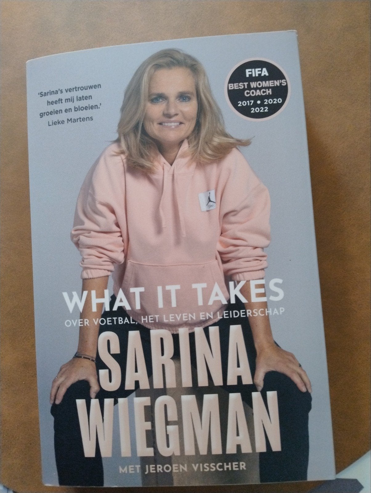 Topcoach Sarina Wiegman., Ophalen, Zo goed als nieuw, Sport