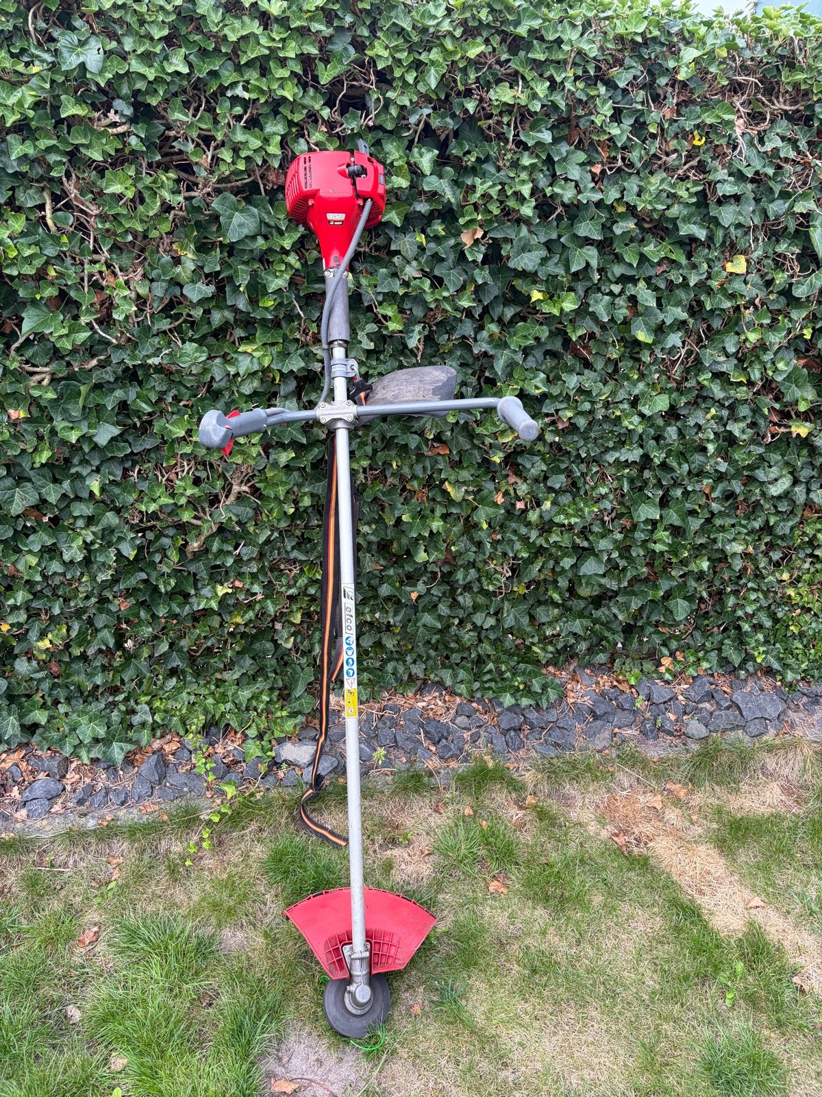 Fijne Stiga grastrimmer, benzine, 8250, Cirkelmaaier, Gebruikt, Minder dan 30 cm, Ophalen of Verzenden