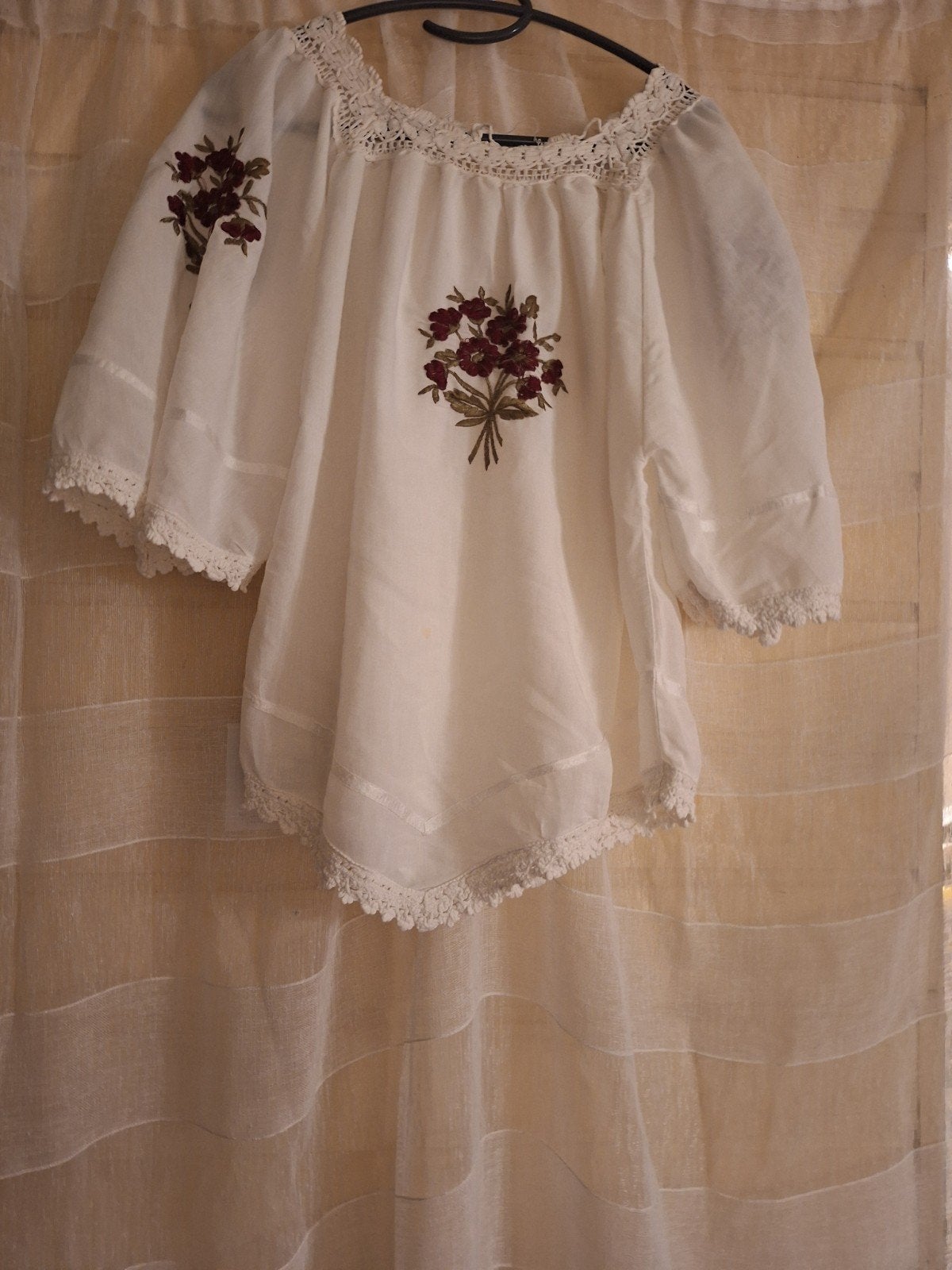 Witte blouse met borduursel en kant, Onbekend, Ophalen