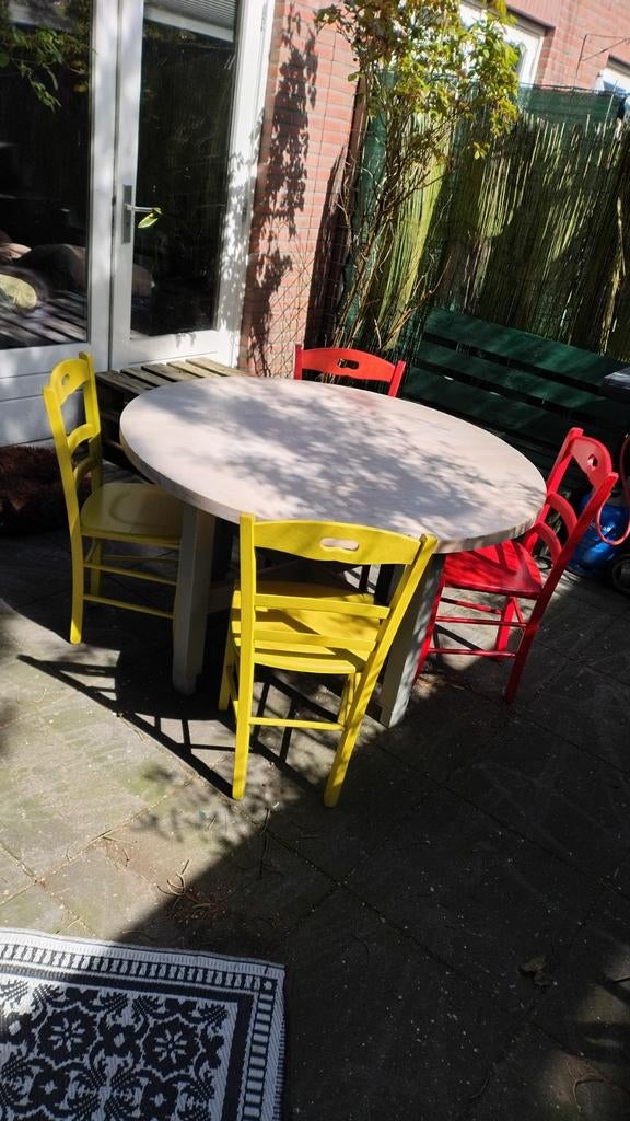 Ronde tafel met 4 stoelen. Heeft altijd binnen gestaan, Ophalen, Gebruikt, Rond