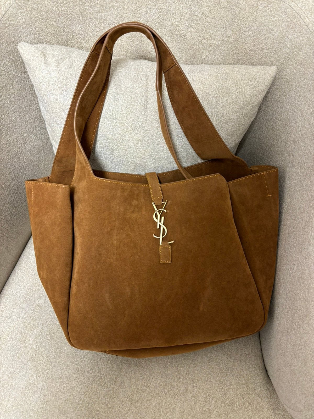 Yves saint laurent suede tas, Ophalen of Verzenden, Zo goed als nieuw, Schoudertasje