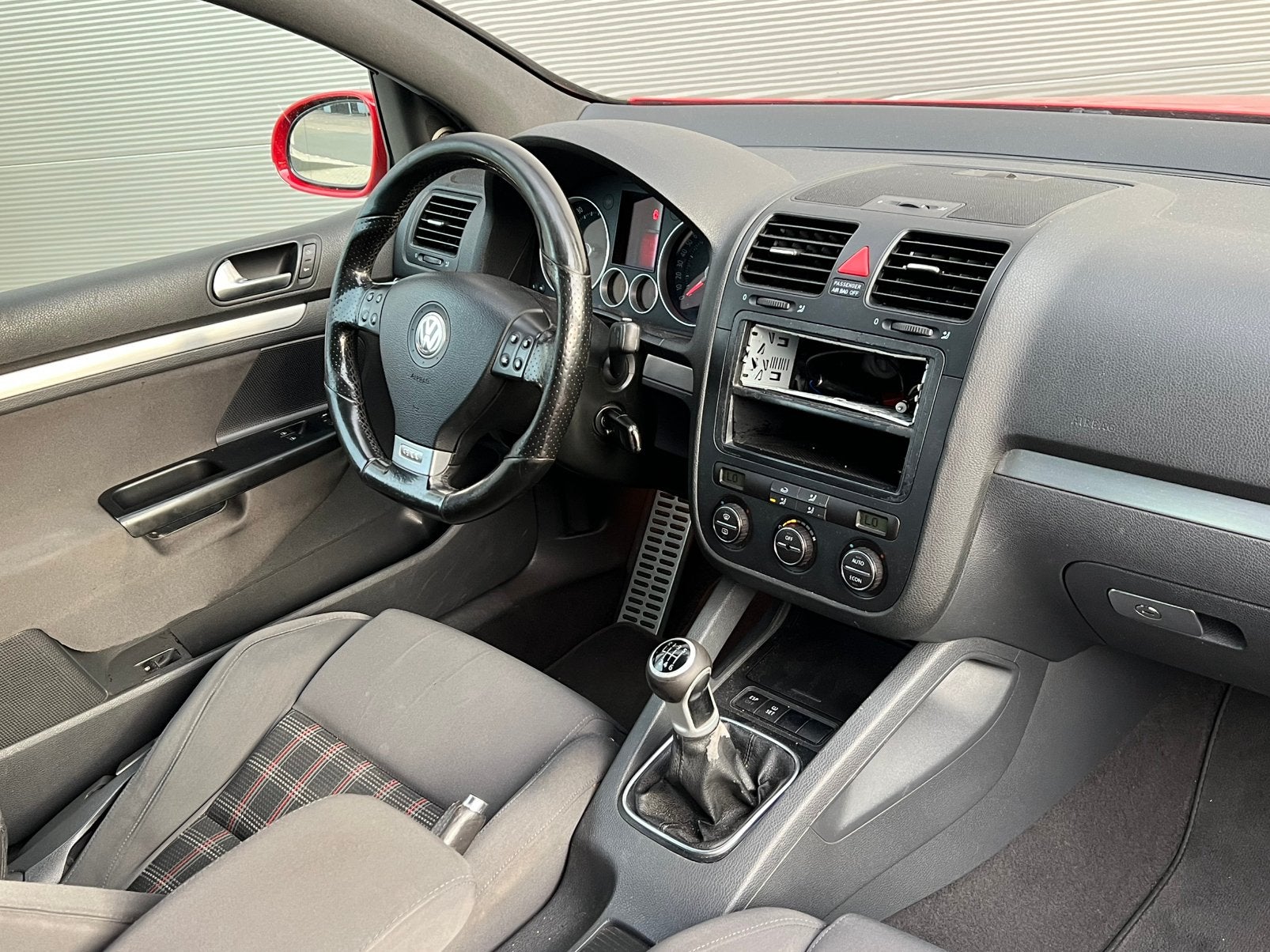 Snelle Volkswagen Golf 5 GTI 2.0 TFSI 200PK/NieuweAPK/Airco!, Auto's, Stof, Zwart, 4 cilinders, Adaptive Cruise Control