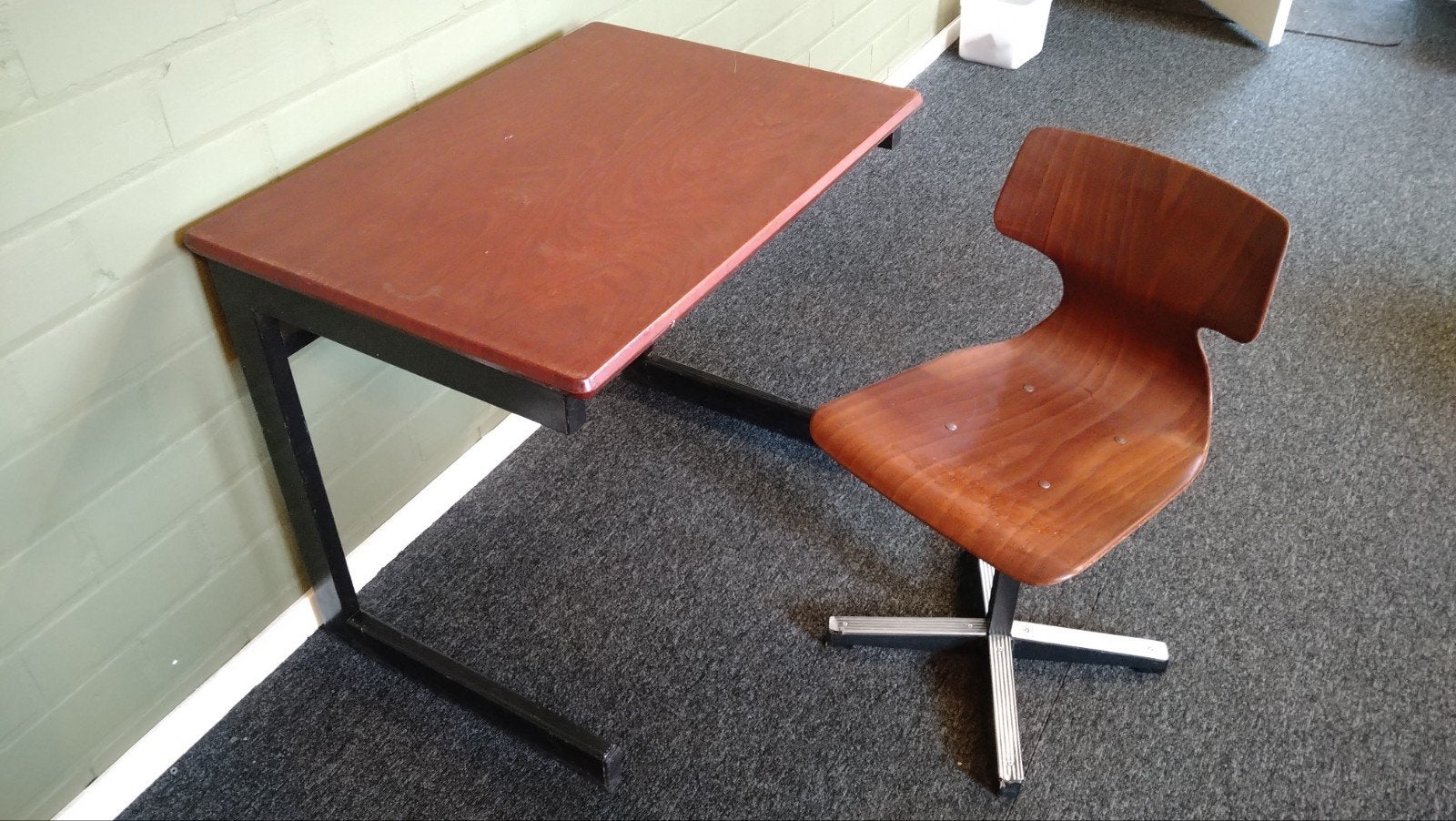 Schoolbureau met stoel, Ophalen, Gebruikt, Hout, Schoolbureau