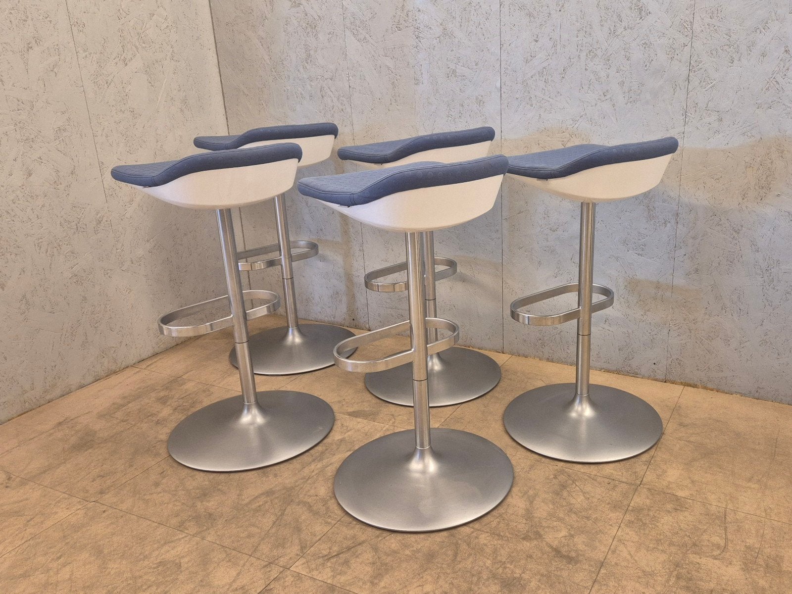 5x Walter Knoll Turtle design barstoelen, PearsonLloyd, Huis en Inrichting, Ophalen, Draaibaar, 60 tot 90 cm, N.v.t