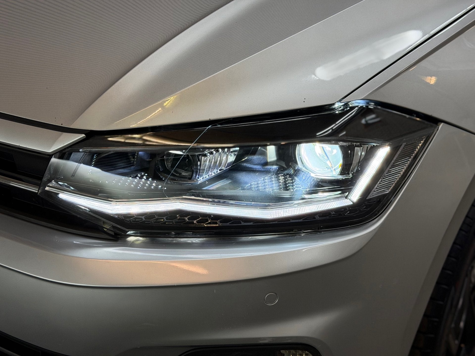 Volkswagen Polo 1.0 TSI R-Line 2018 DSG LED CRUISE CAR-PLAY, Parkeersensor, Stof, Gebruikt, Bedrijf